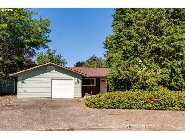 3005 E Lindquist CT, Newberg, OR 97132