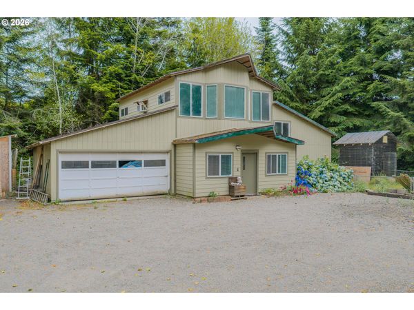 2100 SHELLEY RD, Coquille, OR 97423