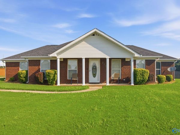 213 Smokey Hills Court, New Market, AL 35761