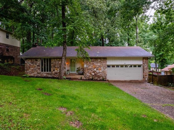 10 Breeds Hill Court, Little Rock, AR 72211