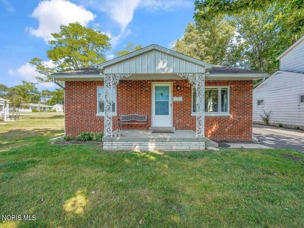 5240 Silvertown Drive, Sylvania, OH 43560