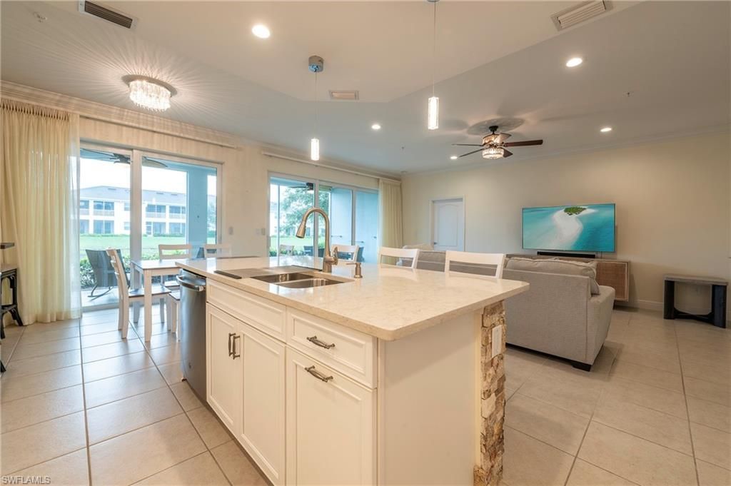 6954 Avalon Cir , Unit 702, Naples, FL 34112 Photo