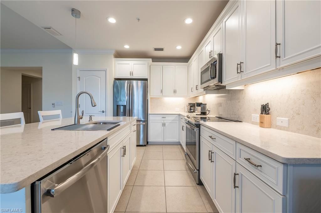 6954 Avalon Cir , Unit 702, Naples, FL 34112 Photo