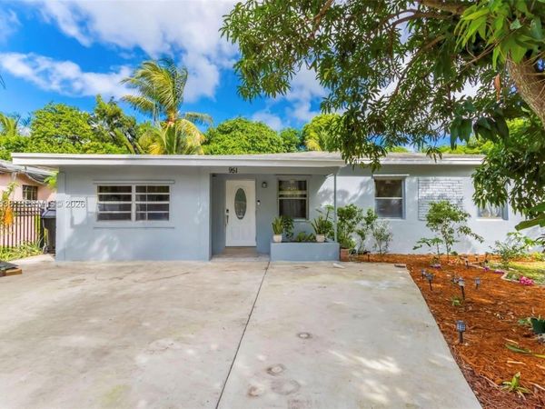 951 NE 157th Ter , North Miami Beach, FL 33162