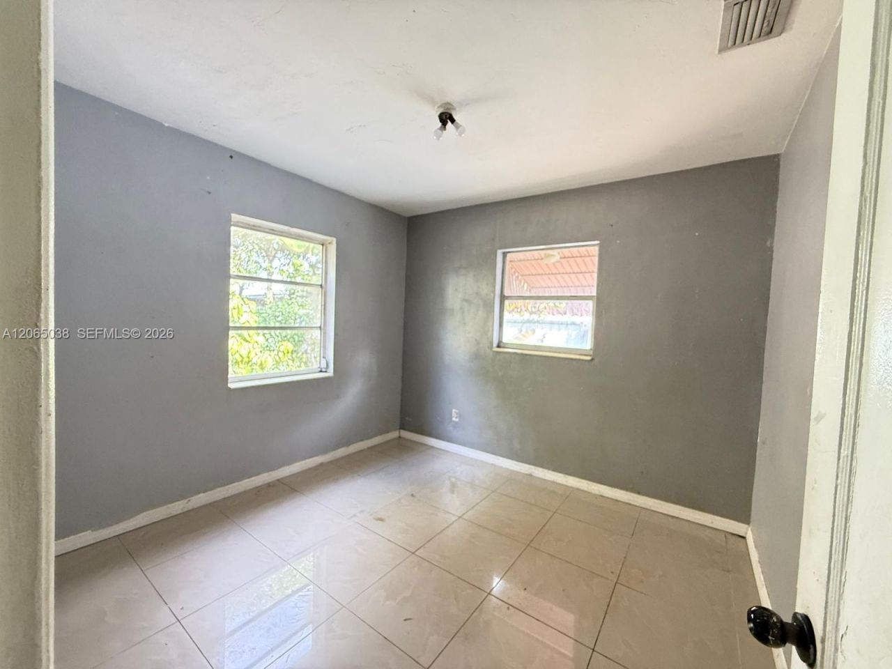 951 NE 157th Ter, North Miami Beach, FL 33162 Photo