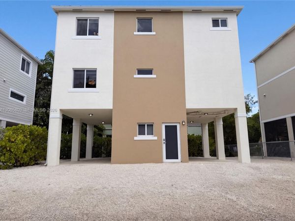 17 Lakeview Dr , Key Largo, FL 33037