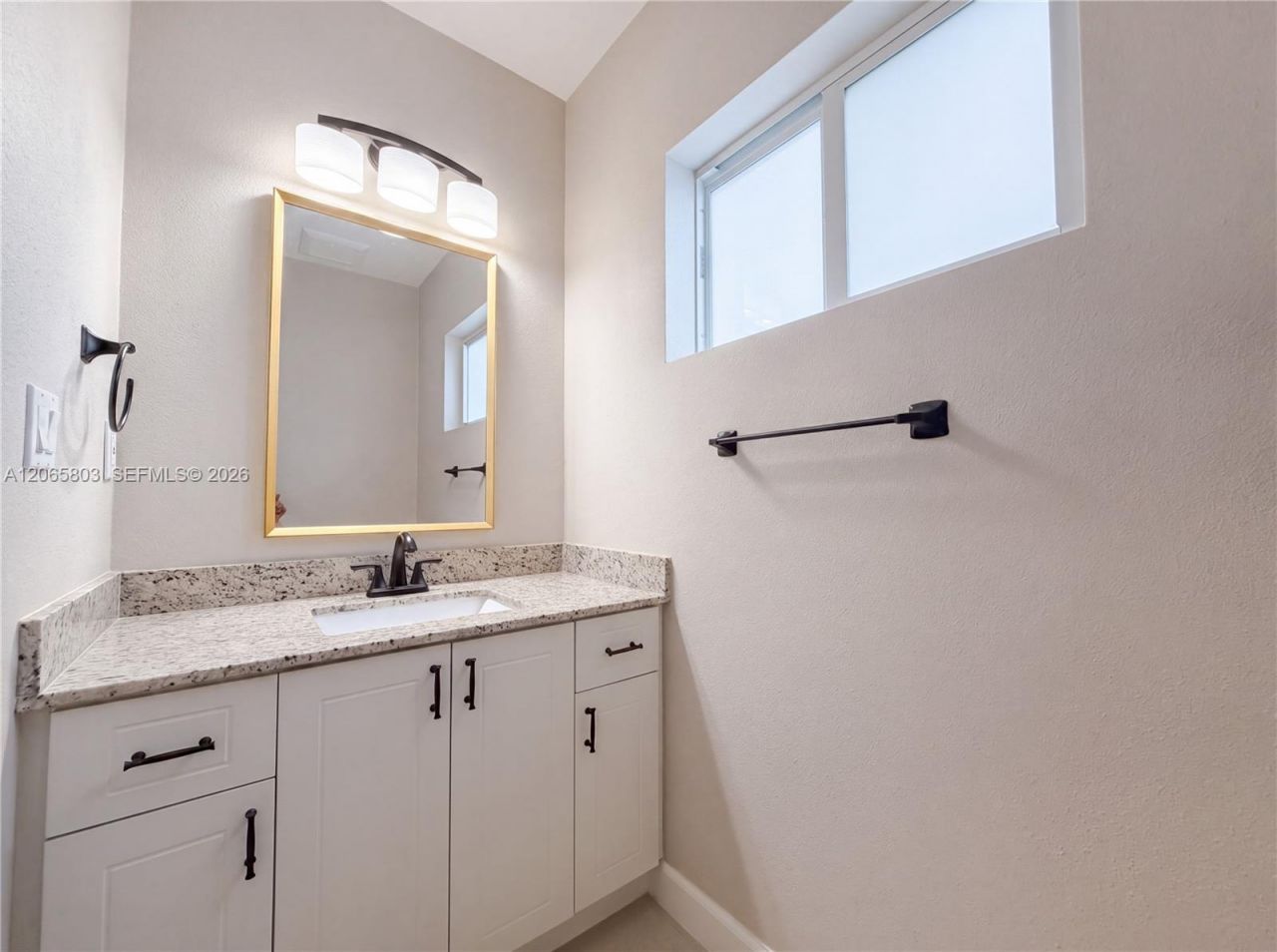 17 Lakeview Dr , Key Largo, FL 33037 Photo