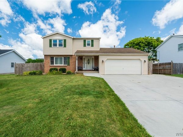 24 Grafton Ct , Lancaster, NY 14086