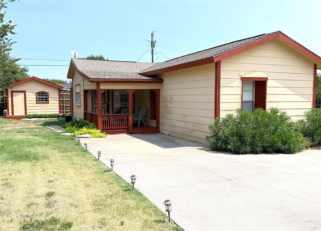 111 Ivy Lane, Roanoke, TX 76262 Main Photo