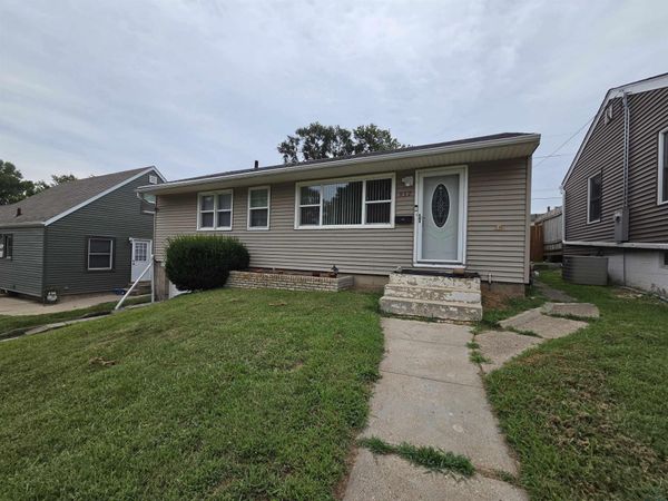 932 S Newton, Sioux City, IA 51106