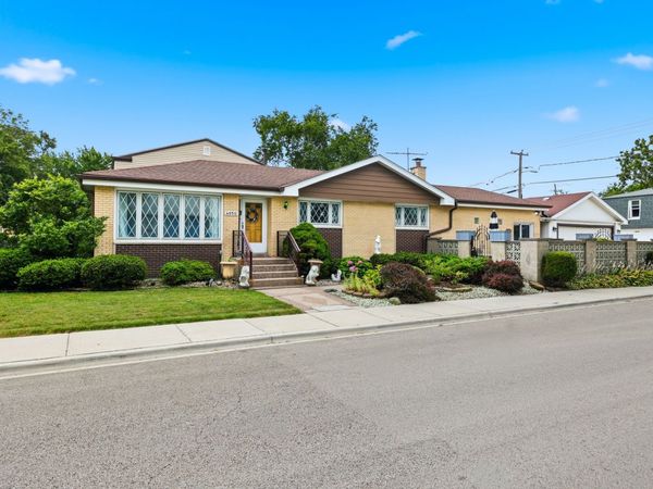 4850 Michigan Avenue , Schiller Park, IL 60176