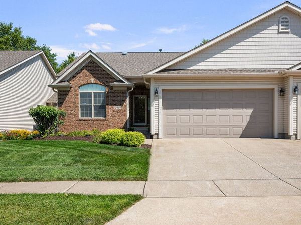 2858 Villa Court, Bettendorf, IA 52722