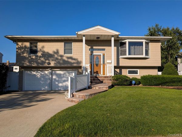 3039 Clubhouse Road , Merrick, NY 11566