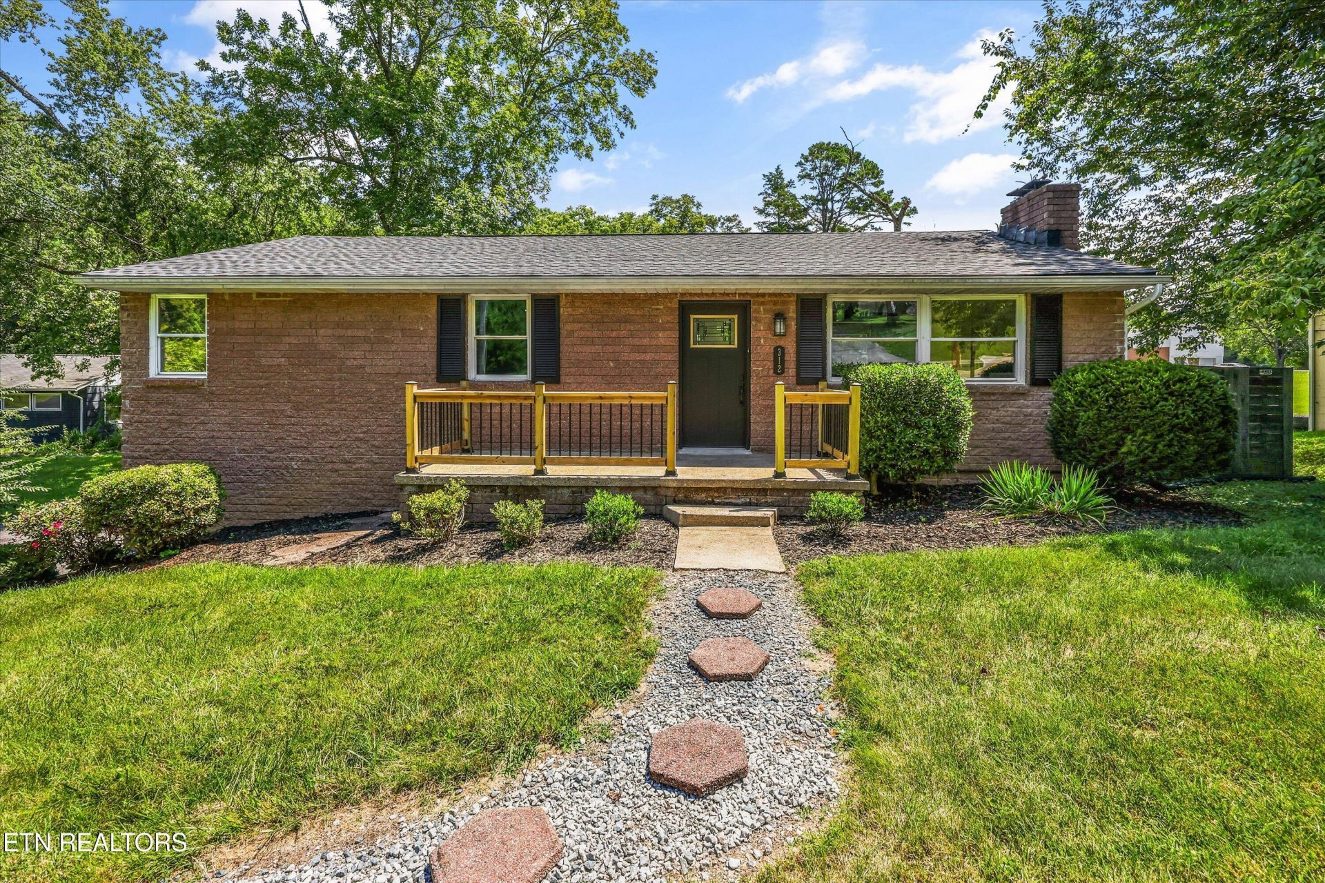 312 Stone Rd, Knoxville, TN 37920 Main Photo