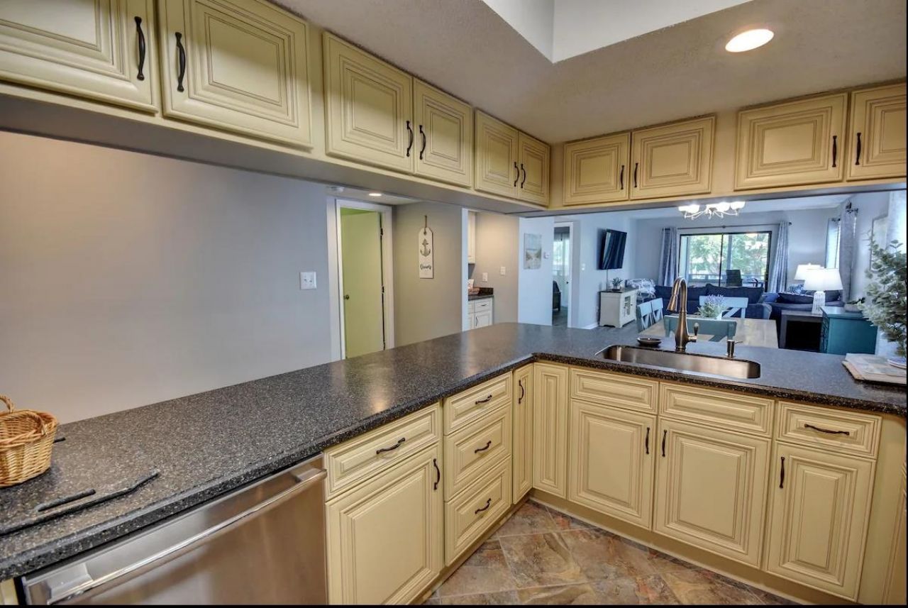 250 Maison Dr. Photo 4