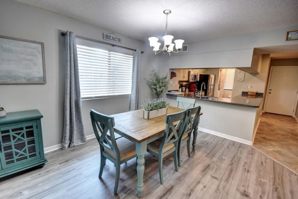 250 Maison Dr. Photo 7