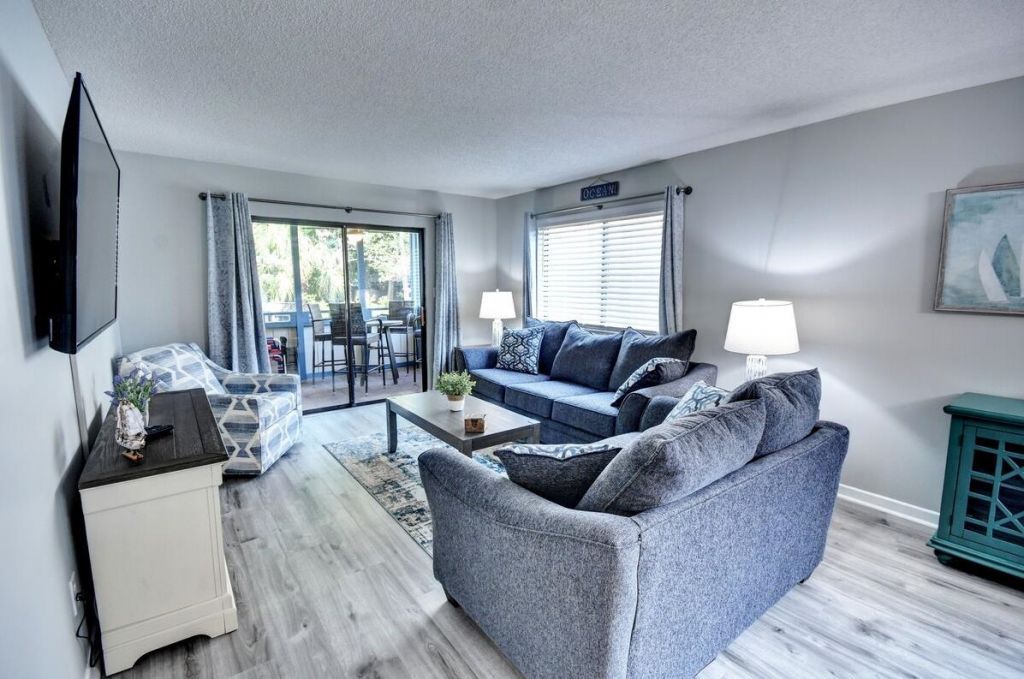 250 Maison Dr. Photo 8