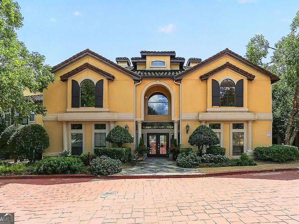 3777 Peachtree Road NE, Unit 214, Brookhaven, GA 30319