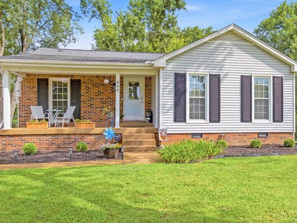 904 Harpeth Bend Dr, Nashville, TN 37221