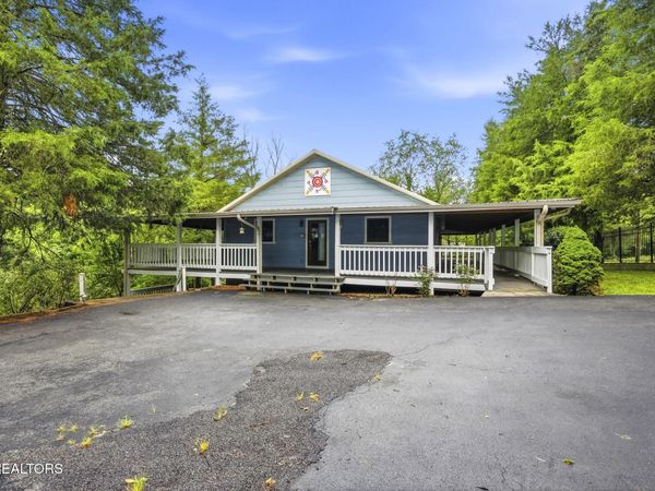 735 Pollard Rd , Kodak, TN 37764