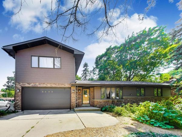 4049 Grandview Avenue, Gurnee, IL 60031