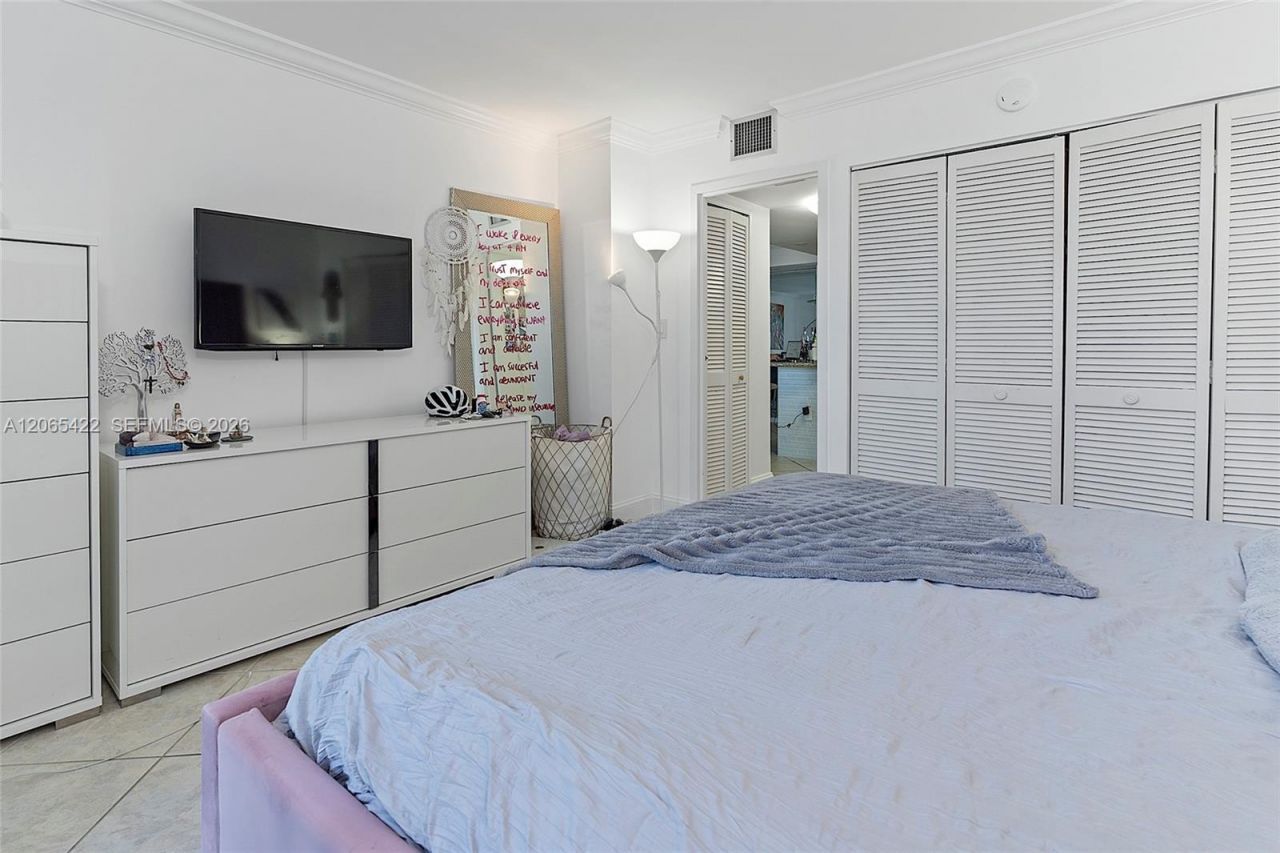 2333 Brickell Ave , Unit 315, Miami, FL 33129 Photo
