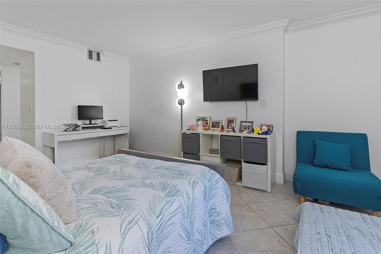 2333 Brickell Ave , Unit 315, Miami, FL 33129 Photo