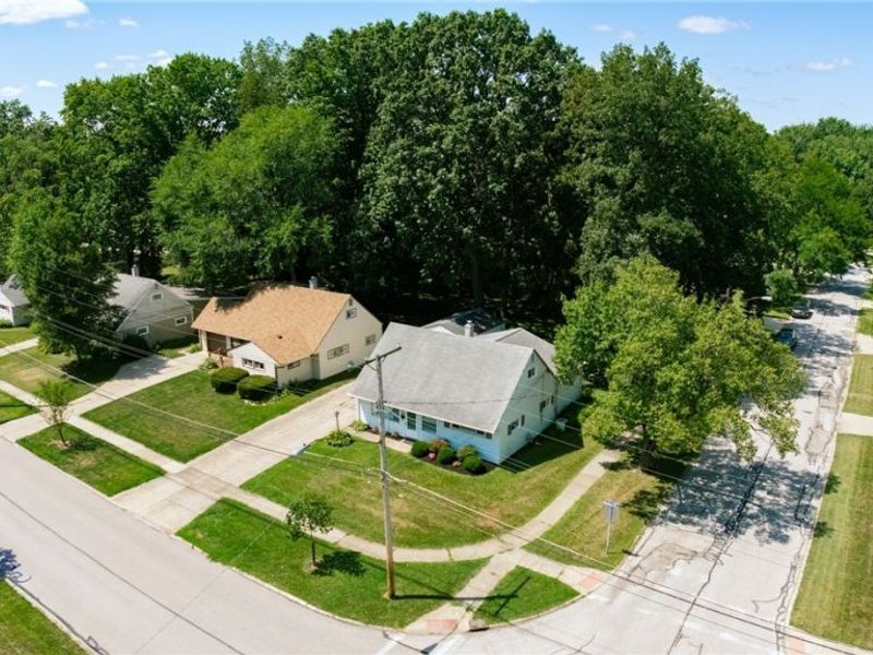 572 Woodmere Drive, Berea, OH 44017 Photo 2