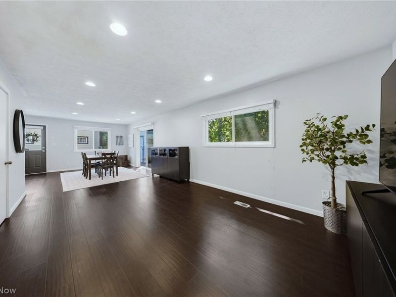 572 Woodmere Drive, Berea, OH 44017 Photo 22