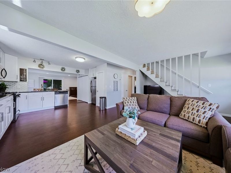 572 Woodmere Drive, Berea, OH 44017 Photo 5