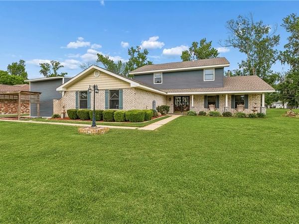 15 W LEVERT Drive , Luling, LA 70070