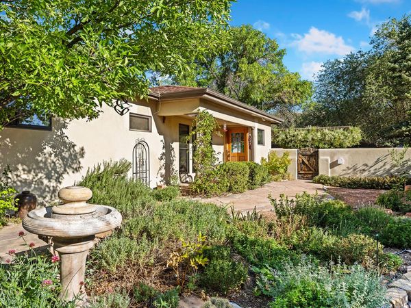 144 Cedar Street, Santa Fe, NM 87501