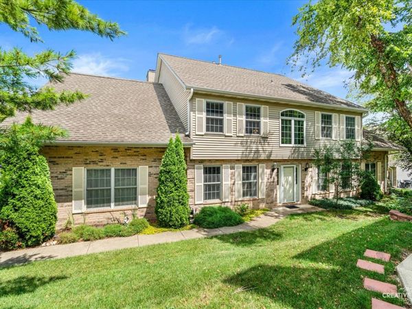 1404 Laurel Oaks Drive , Streamwood, IL 60107