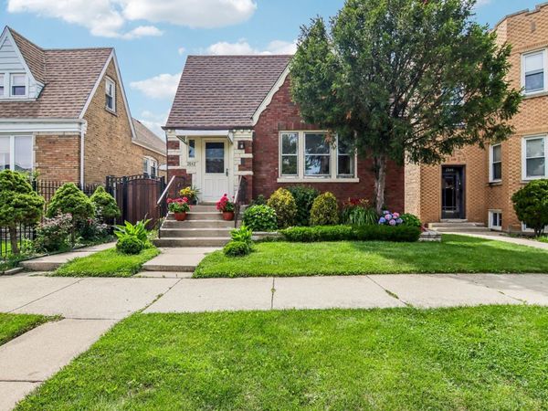 2842 N Mont Clare Avenue , Chicago, IL 60634