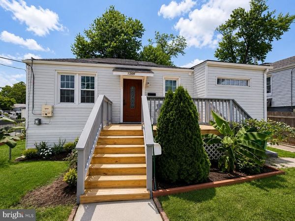 1209 CHAPEL OAKS DRIVE, CAPITOL HEIGHTS, MD 20743