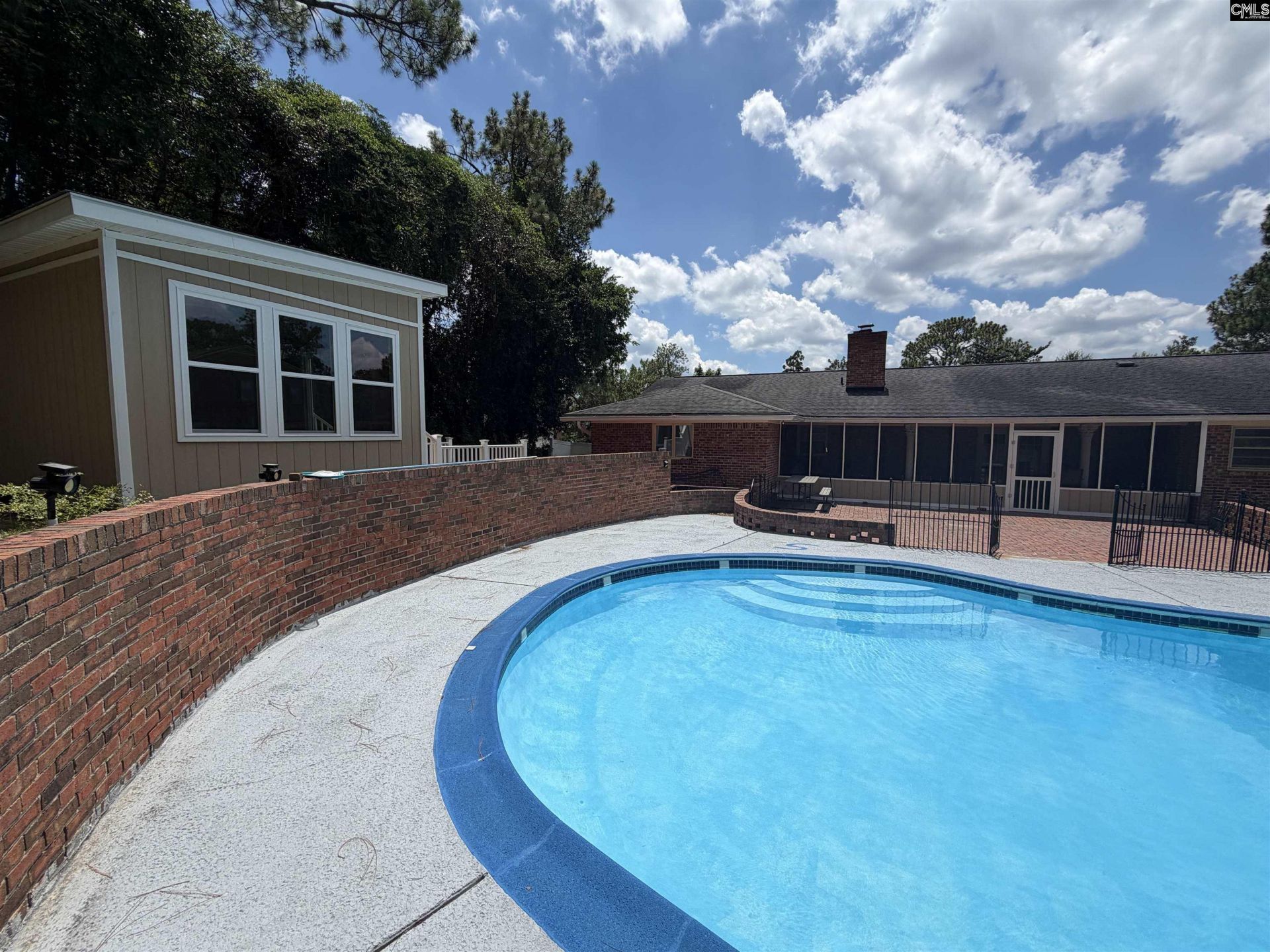 213 Park Shore Drive W Photo 5