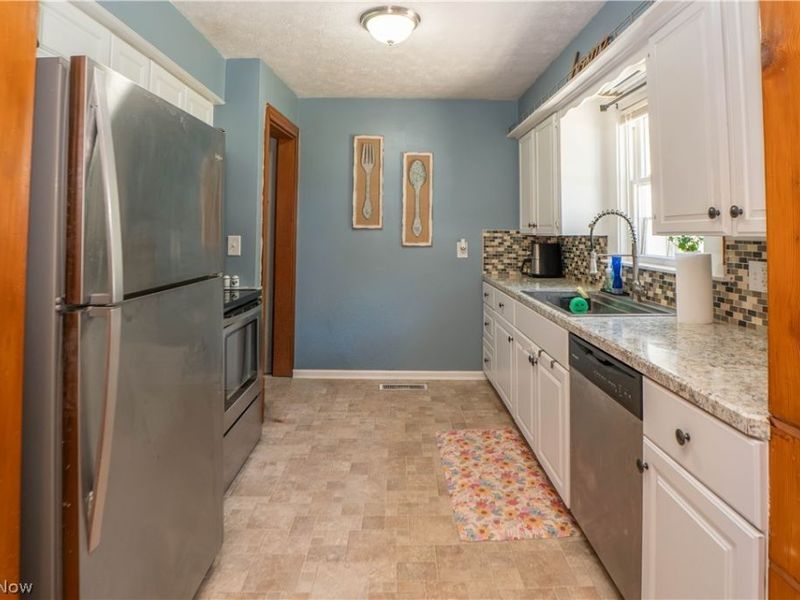 1041 Orchard Avenue NE, North Canton, OH 44720 Photo 10