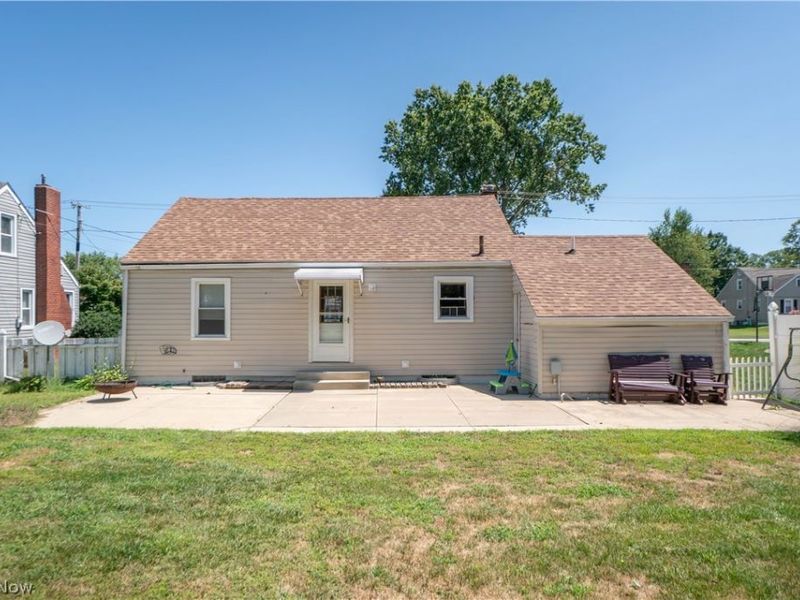1041 Orchard Avenue NE, North Canton, OH 44720 Photo 24