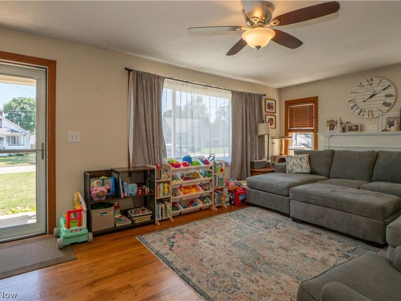 1041 Orchard Avenue NE, North Canton, OH 44720 Photo 3