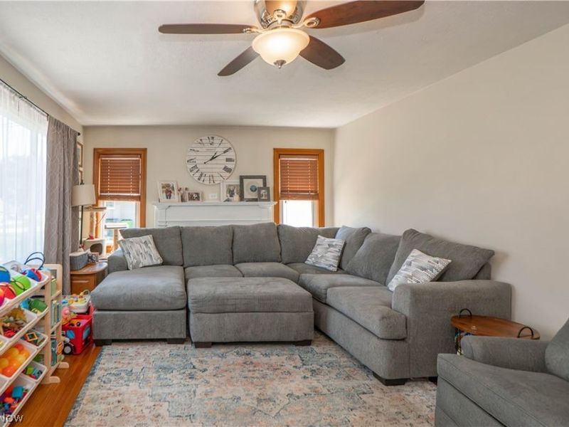 1041 Orchard Avenue NE, North Canton, OH 44720 Photo 4