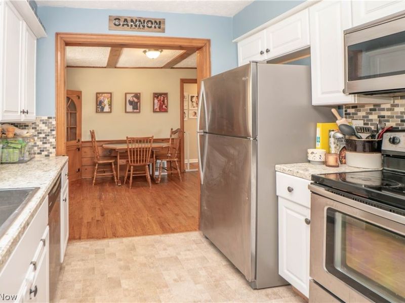 1041 Orchard Avenue NE, North Canton, OH 44720 Photo 9