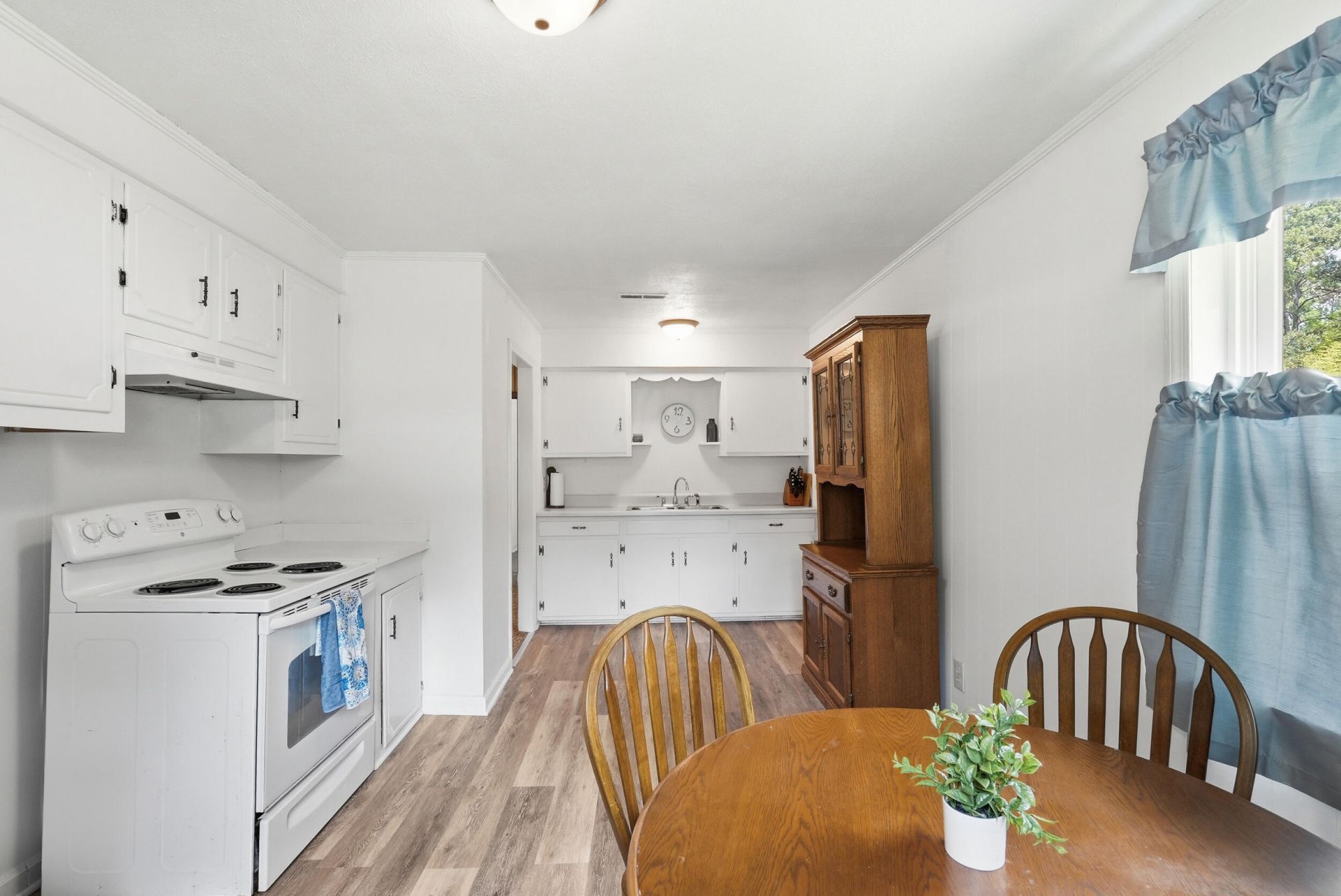1002 Poplar Photo 12