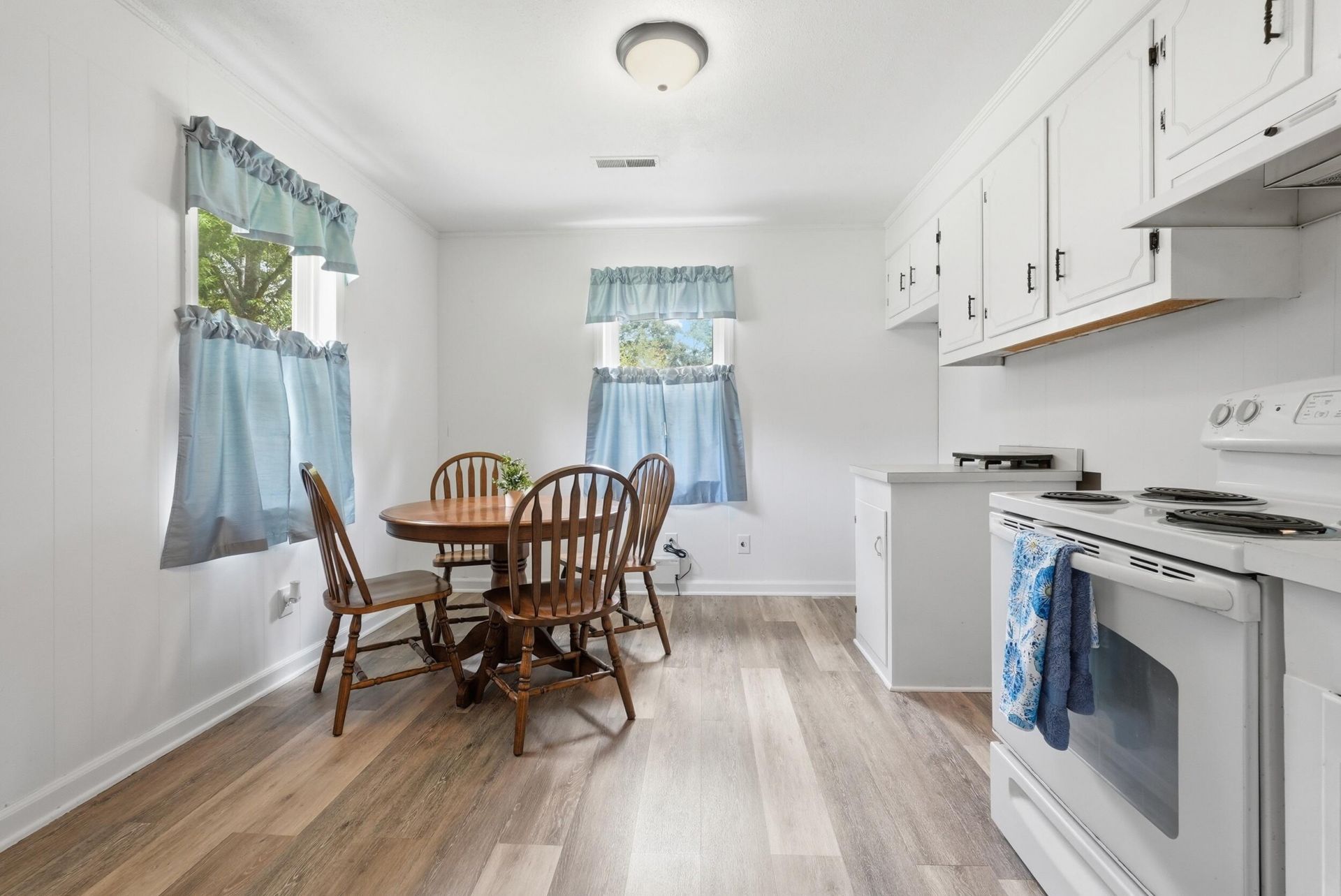 1002 Poplar Photo 13