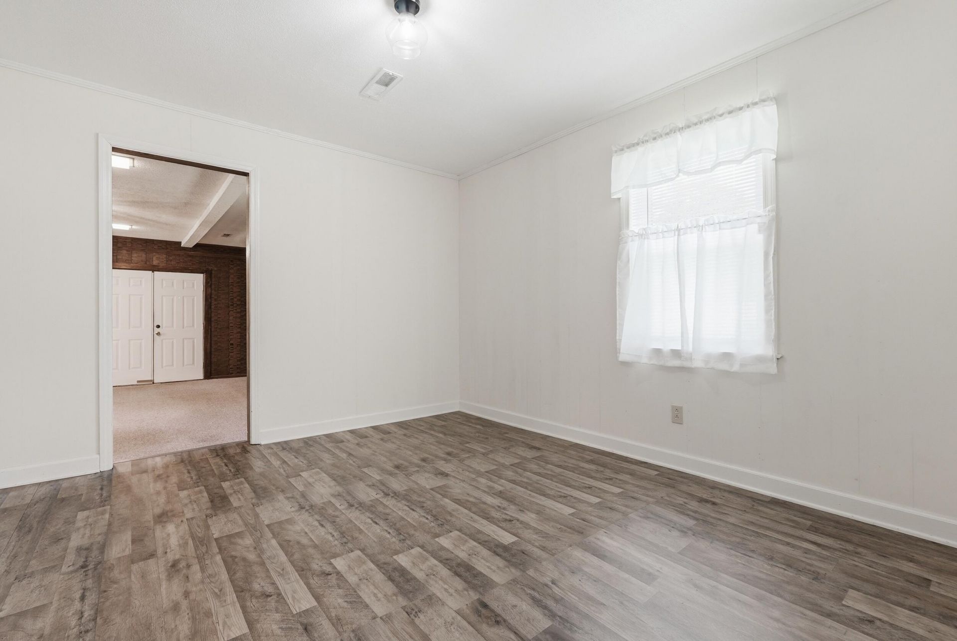 1002 Poplar Photo 19