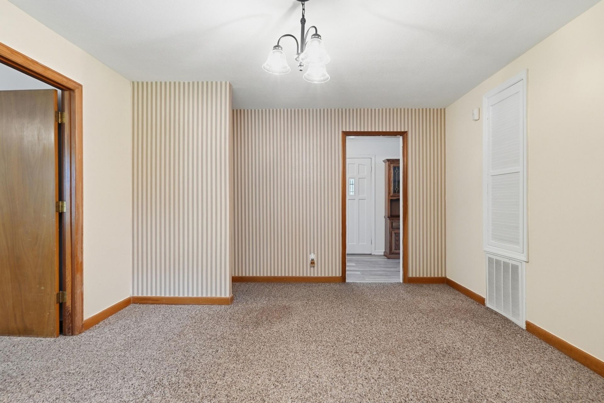 1002 Poplar Photo 5