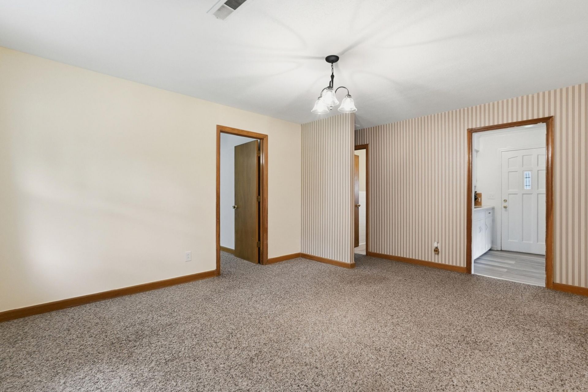 1002 Poplar Photo 7
