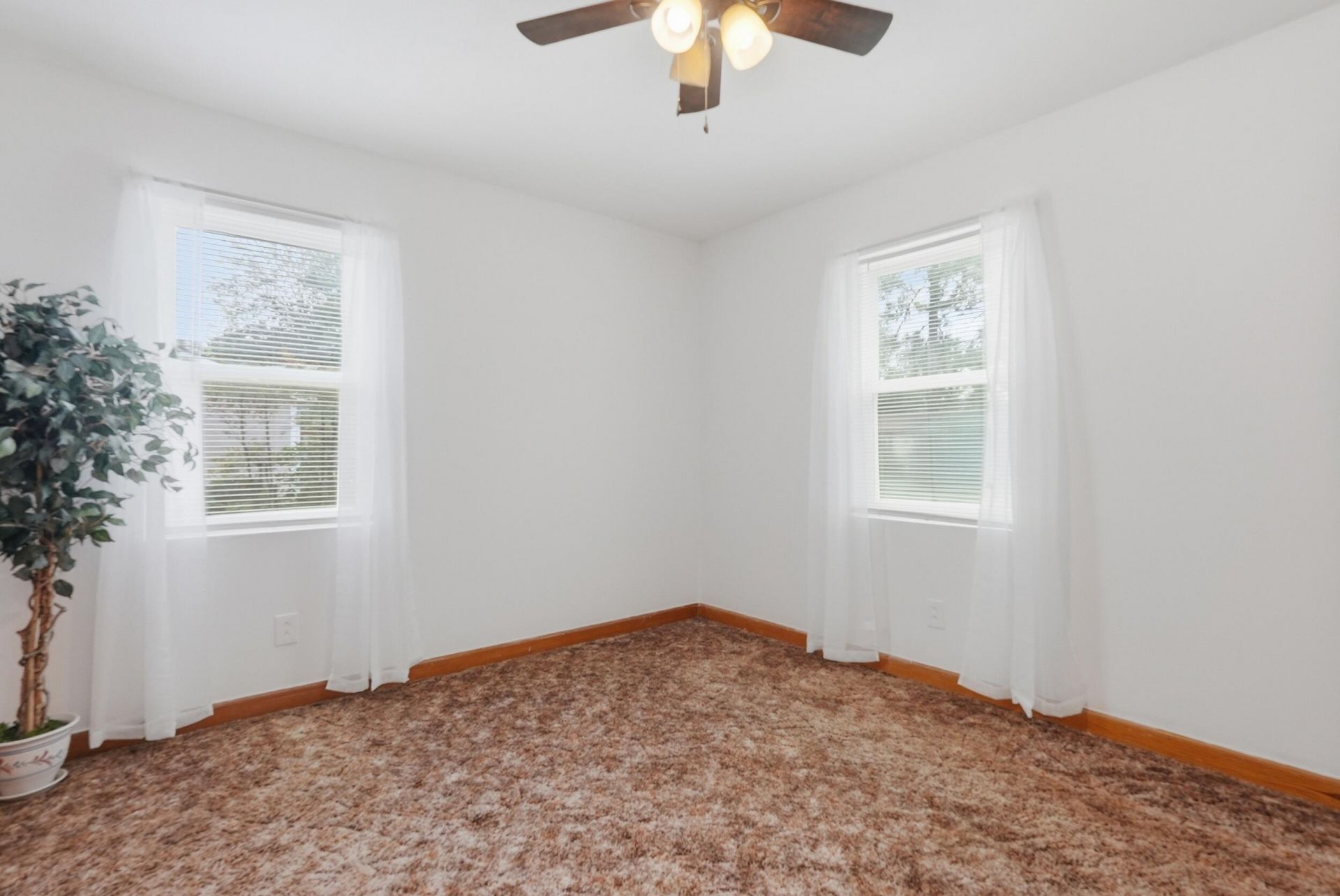 1002 Poplar Photo 9