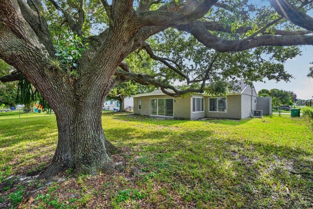 302 SW Kentwood Road, Port Saint Lucie, FL 34953 Photo