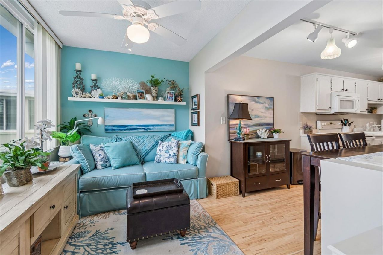 4885 1st St Ne, Unit 307, Saint Petersburg, FL 33703 Photo