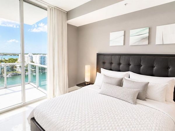 7930 East Dr , Unit 1007, North Bay Village, FL 33141